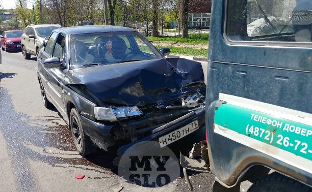 В Туле автоледи на «десятке» влетела в зад машине судебных приставов