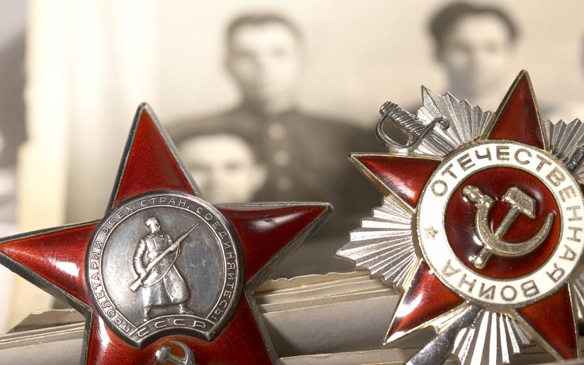В России празднуют День Победы: История, традиции, акция “Бессмертный полк” и парад на Красной площади