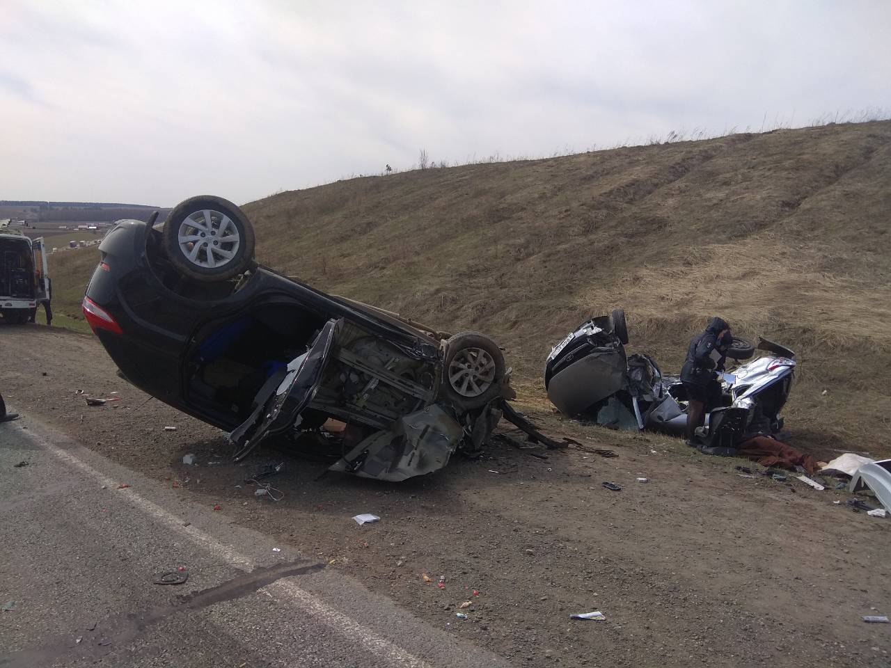 Два человека погибли и трое пострадали при столкновении легковушек в Удмуртии